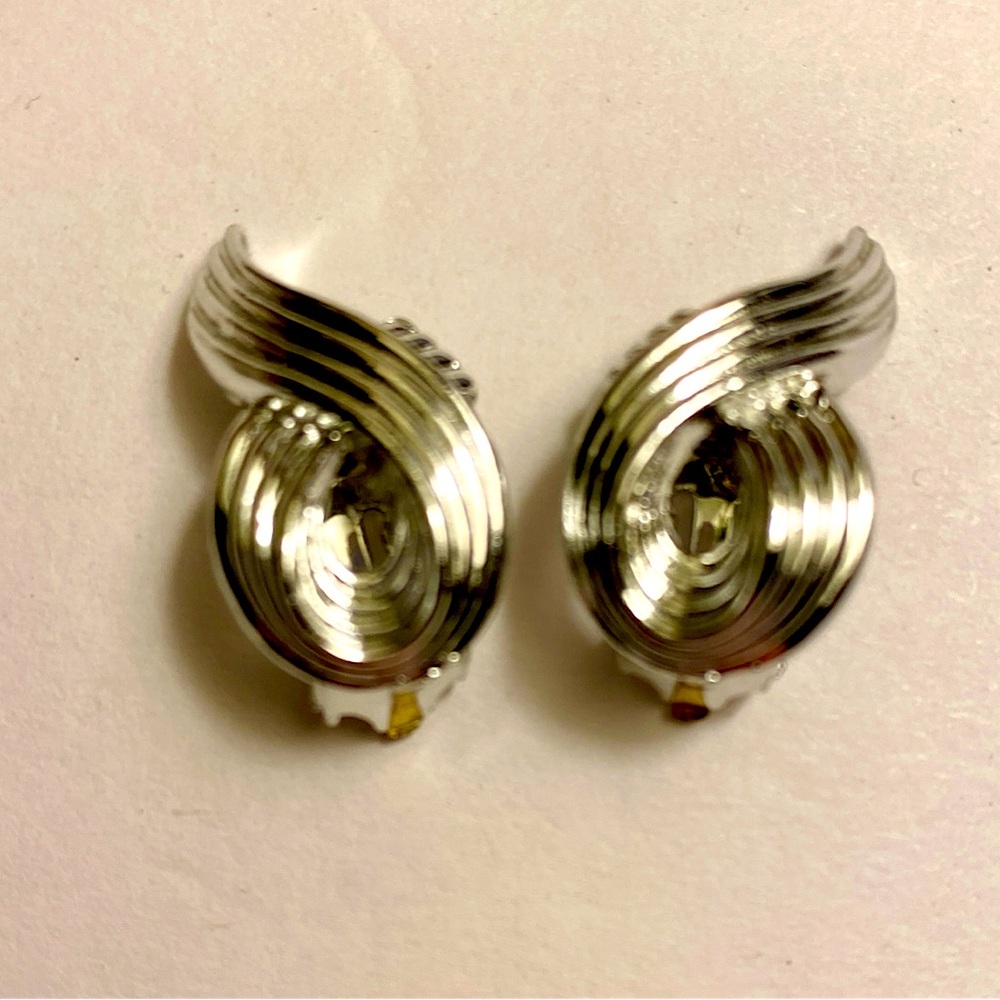 Lisner Signed Swirl Flame Clip On Silver Tone Earrings Vintage Mid Century
